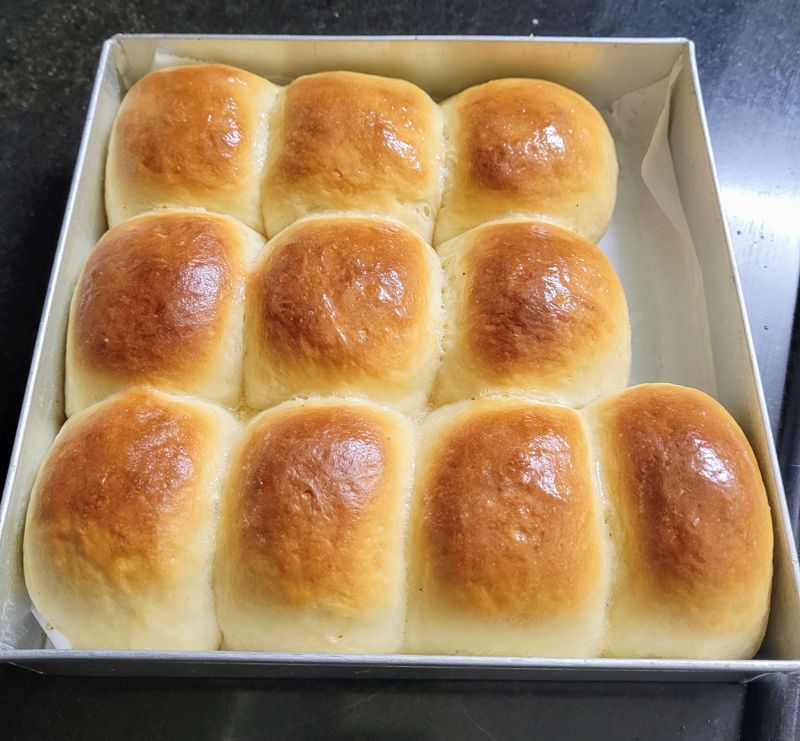 Ladi Pav (Dinner Rolls)