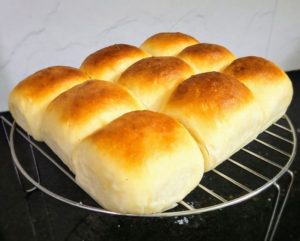 Ladi Pav (Dinner Rolls)